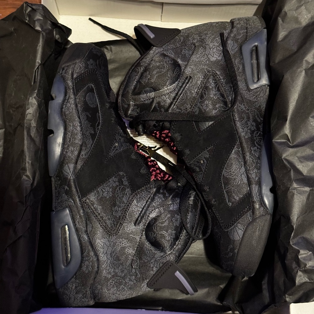 Jordan 6 Black Retro Sneakers